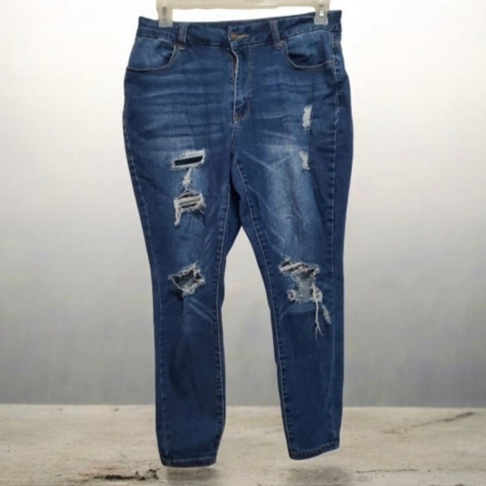 RUE 21 CURVY Mid-Rise Ankle Distressed Jeggings